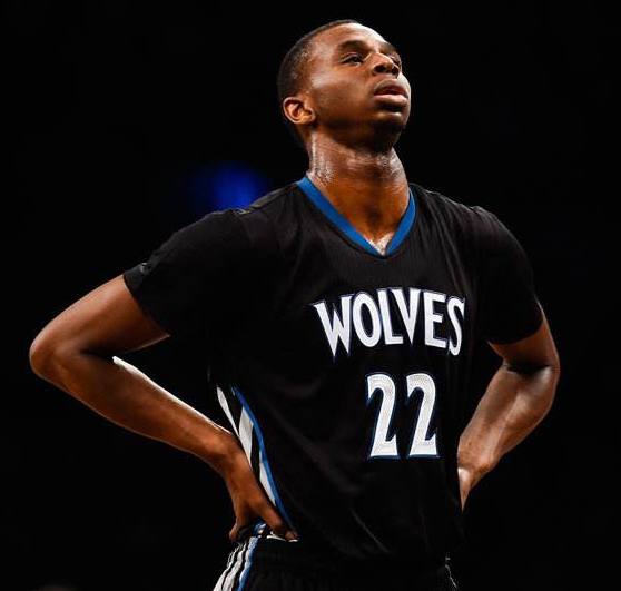 融入巴塞罗那，拉什福德参观巴萨基金会项目与孩子们互动（走进巴塞罗那：拉什福德探访巴萨基金会，与孩子们互动）