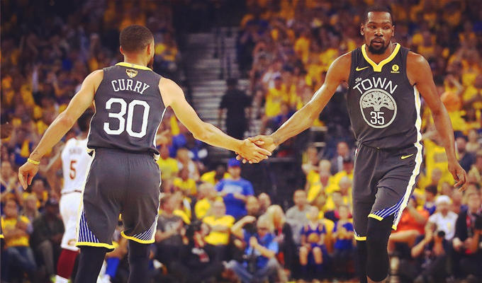 NBA：独行侠击败骑士 东契奇全场数据爆炸（NBA：独行侠力克骑士，东契奇砍下爆炸数据）