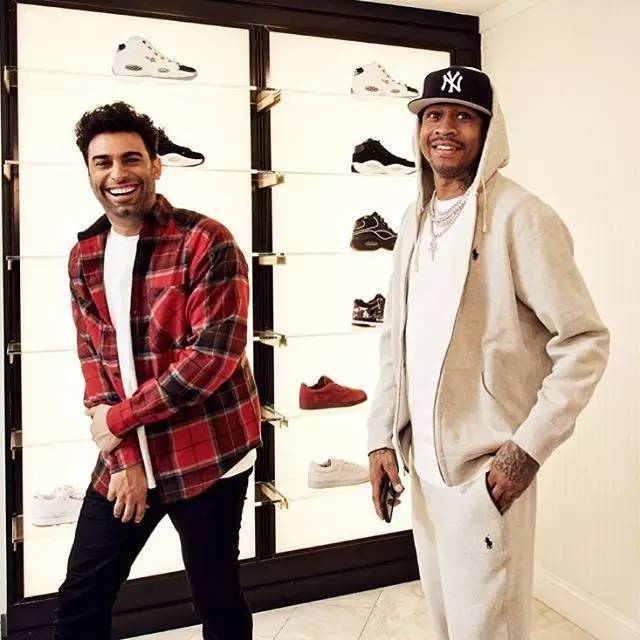 足球国足热身赛表现积极，主帅称进步肉眼可见（国足热身赛表现向好，主帅直言进步一目了然）