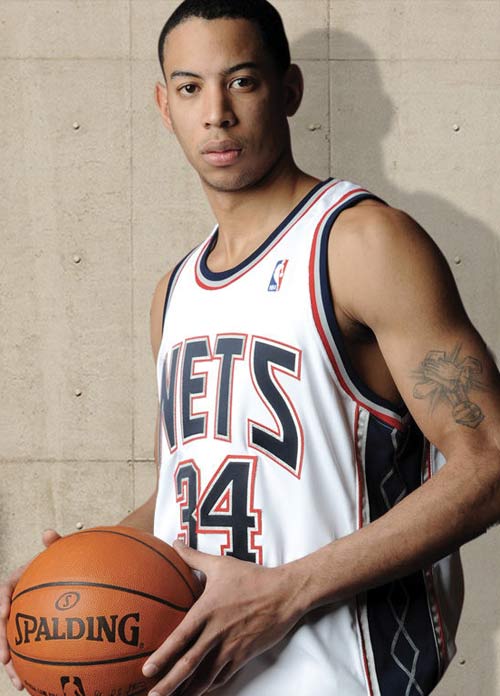 歌名应景，著名歌唱家波切利在世界杯抽签仪式演唱《今夜无人入眠》（世界杯抽签仪式上，波切利献唱《今夜无人入眠》，曲名颇为应景）