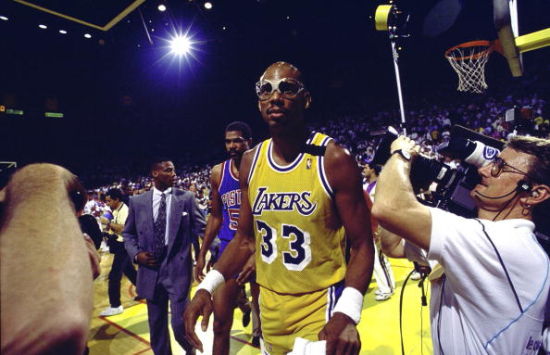 燃情冰雪说走就走第二季谁还在扛雪板？雪如意雪场免费寄存yyds啦！（燃情冰雪·说走就走第二季：雪如意雪场免费寄存上线，雪板不用扛！）